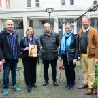 Vernissage Paul Hirsch "Neues in Bewegung" am 13. November 2021. Von links nach rechts: Paul Hirsch, Ministerin Katharina Binz, Dipl.-Ing. Rolf Raible (Stiftung "Wald zum Leben"), Dr. Susanne Vahl, Prof. Christian Vahl